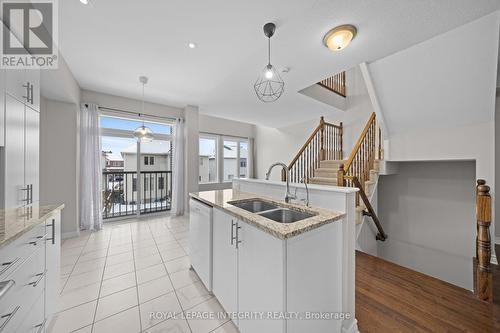 906 Fletcher Circle, Ottawa, ON - Indoor Photo Showing Kitchen With Double Sink
