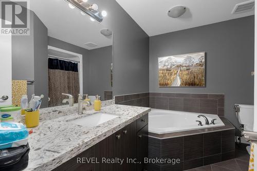 102 Cittadella Boulevard, Hamilton, ON - Indoor Photo Showing Bathroom