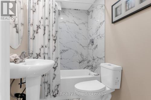 102 Cittadella Boulevard, Hamilton, ON - Indoor Photo Showing Bathroom