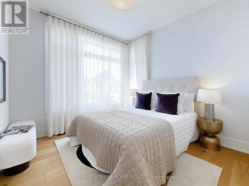 7 Orbit Avenue, Richmond Hill, ON - Indoor Photo Showing Bedroom