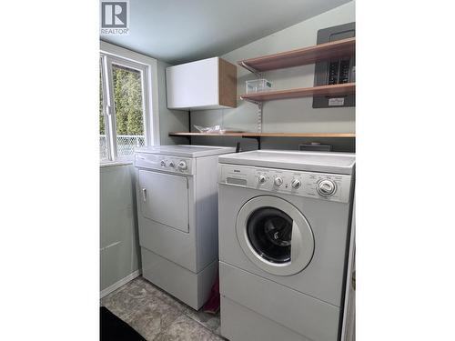 4711 Hamer Avenue, Terrace, BC - Indoor Photo Showing Laundry Room