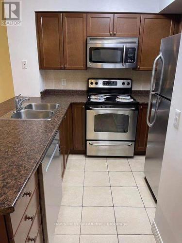 515 - 51 Lower Simcoe Street, Toronto, ON - Indoor Photo Showing Kitchen With Double Sink