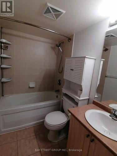 515 - 51 Lower Simcoe Street, Toronto, ON - Indoor Photo Showing Bathroom