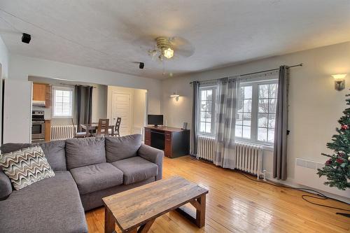 Vue d'ensemble - 198 Rue Fisher, Val-D'Or, QC - Indoor Photo Showing Living Room