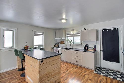 Kitchen - 145 Av. Champlain, Rouyn-Noranda, QC - Indoor Photo Showing Kitchen With Double Sink