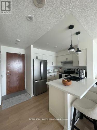 Ph5 - 11 Oneida Crescent E, Richmond Hill, ON - Indoor Photo Showing Kitchen