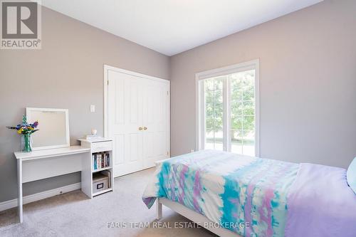 35 Parr Boulevard, Springwater, ON - Indoor Photo Showing Bedroom