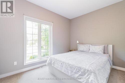 35 Parr Boulevard, Springwater, ON - Indoor Photo Showing Bedroom
