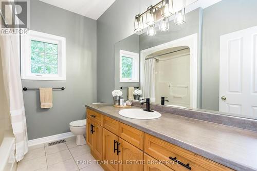 35 Parr Boulevard, Springwater, ON - Indoor Photo Showing Bathroom