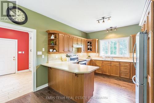 35 Parr Boulevard, Springwater, ON - Indoor Photo Showing Kitchen