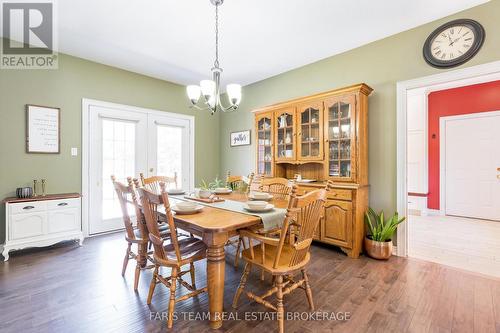 35 Parr Boulevard, Springwater, ON - Indoor Photo Showing Dining Room