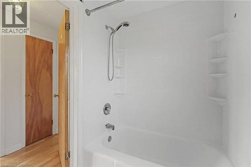 809 Smyth Road, Ottawa, ON - Indoor Photo Showing Bathroom