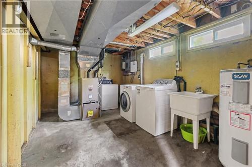809 Smyth Road, Ottawa, ON - Indoor Photo Showing Laundry Room