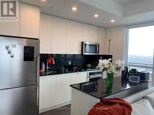 4035 - 5 Mabelle Avenue, Toronto, ON - Indoor Photo Showing Kitchen