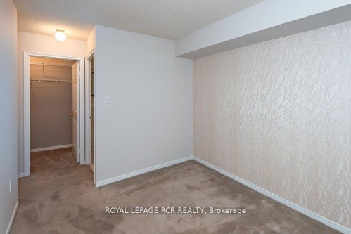 901-270 Davis Drive, Newmarket, ON - Indoor Photo Showing Other Room