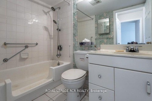 901-270 Davis Drive, Newmarket, ON - Indoor Photo Showing Bathroom