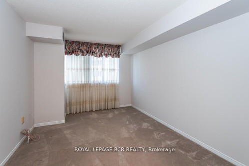 901-270 Davis Drive, Newmarket, ON - Indoor Photo Showing Other Room