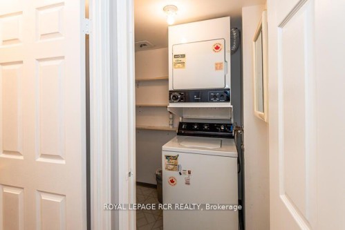 901-270 Davis Drive, Newmarket, ON - 