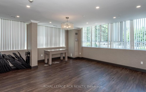 901-270 Davis Drive, Newmarket, ON - Indoor Photo Showing Other Room