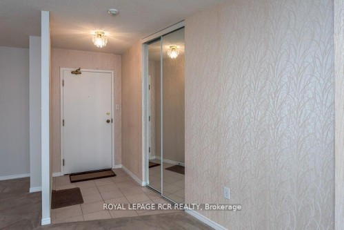 901-270 Davis Drive, Newmarket, ON - Indoor Photo Showing Other Room