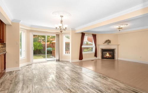 5839 Fieldon Road, Mississauga, ON - Indoor Photo Showing Living Room With Fireplace