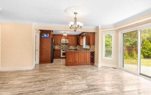 5839 Fieldon Road, Mississauga, ON - Indoor Photo Showing Kitchen