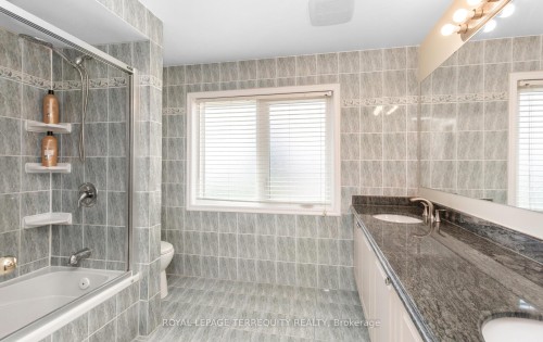 5839 Fieldon Road, Mississauga, ON - Indoor Photo Showing Bathroom