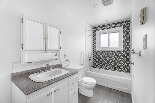 Salle de bains - 101 16E Rue, Laval (Laval-Des-Rapides), QC - Indoor Photo Showing Bathroom