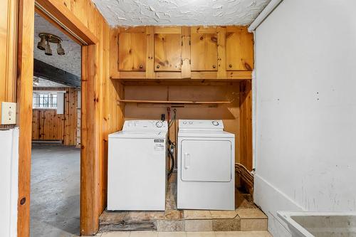 Salle de lavage - 101 16E Rue, Laval (Laval-Des-Rapides), QC - Indoor Photo Showing Laundry Room