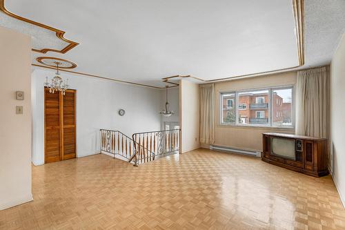 Salon - 101 16E Rue, Laval (Laval-Des-Rapides), QC - Indoor Photo Showing Other Room