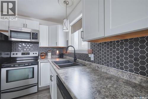 313 Centennial Boulevard, Warman, SK - Indoor Photo Showing Kitchen With Double Sink