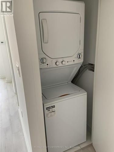 503 - 120 Varna Drive, Toronto, ON - Indoor Photo Showing Laundry Room