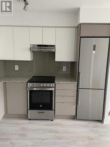 503 - 120 Varna Drive, Toronto, ON - Indoor Photo Showing Kitchen