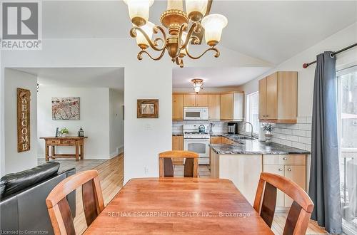8 Beach Road, Haldimand, ON - Indoor Photo Showing Dining Room