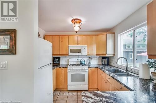 8 Beach Road, Haldimand, ON - Indoor Photo Showing Kitchen With Double Sink