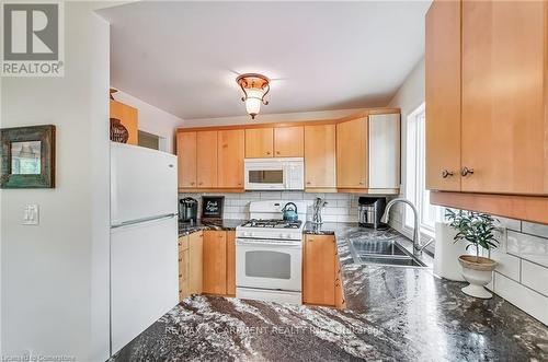 8 Beach Road, Haldimand, ON - Indoor Photo Showing Kitchen With Double Sink