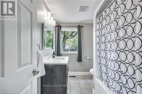 8 Beach Road, Haldimand, ON - Indoor