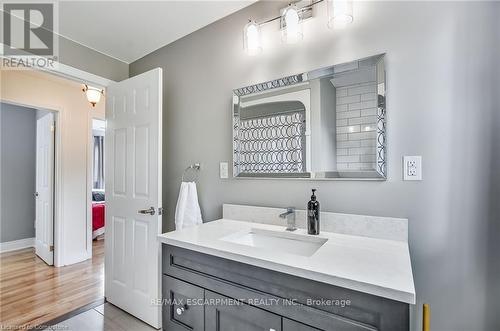 8 Beach Road, Haldimand, ON - Indoor Photo Showing Bathroom