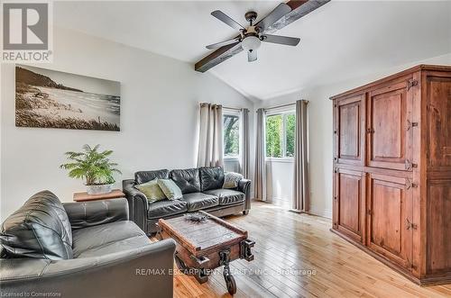 8 Beach Road, Haldimand, ON - Indoor Photo Showing Living Room