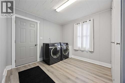 460 Ontario Street, Warwick-Watford, ON - Indoor Photo Showing Laundry Room