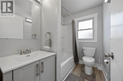 460 Ontario Street, Warwick-Watford, ON - Indoor Photo Showing Bathroom
