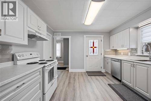 460 Ontario Street, Warwick-Watford, ON - Indoor Photo Showing Kitchen