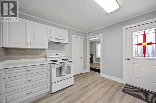 460 Ontario Street, Warwick-Watford, ON - Indoor Photo Showing Kitchen
