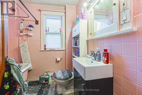 193 Edgemont Street S, Hamilton, ON - Indoor Photo Showing Bathroom