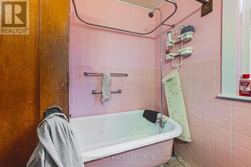 193 Edgemont Street S, Hamilton, ON - Indoor Photo Showing Bathroom