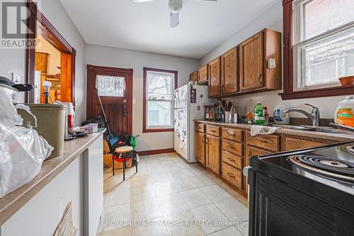 193 Edgemont Street S, Hamilton, ON - Indoor Photo Showing Kitchen