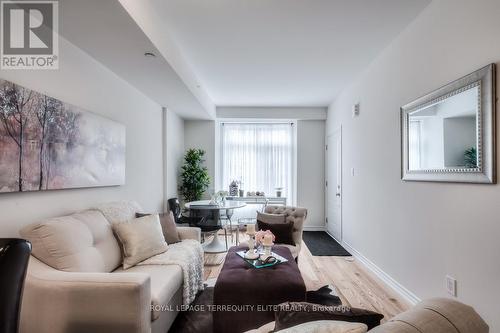 15 - 39 Drewry Avenue, Toronto, ON - Indoor Photo Showing Living Room