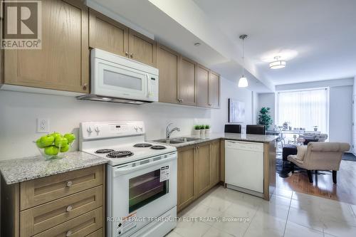 15 - 39 Drewry Avenue, Toronto, ON - Indoor Photo Showing Kitchen With Double Sink