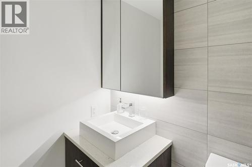 504 490 2Nd Avenue S, Saskatoon, SK - Indoor Photo Showing Bathroom