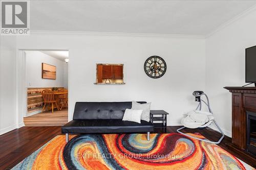 29 Barry Road, Quinte West (Murray Ward), ON - Indoor Photo Showing Living Room